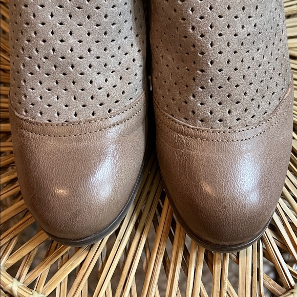 Casta Cap Toe Perforated Cut Out Ankle Boots Sz EU40,US9 - Picture 7 of 8